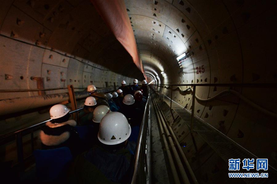 国内首条下穿黄河城市地铁隧道成功穿越黄河