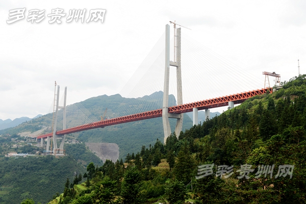 贵州“世界第一高桥”顺利合龙 杭瑞高速贯通“最后一公里”