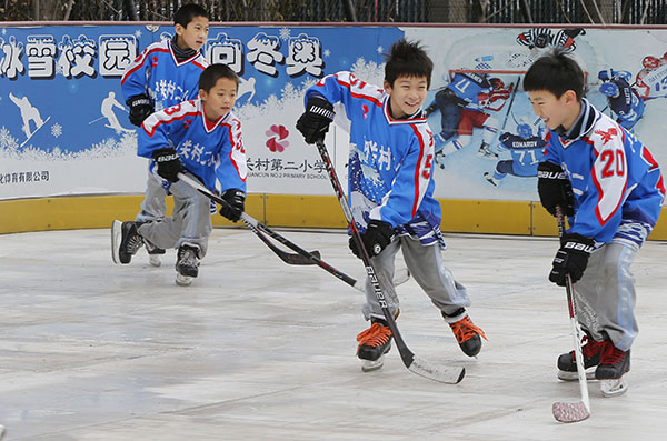 冰雪运动扎根北京中小学校园 激昂少年变身体