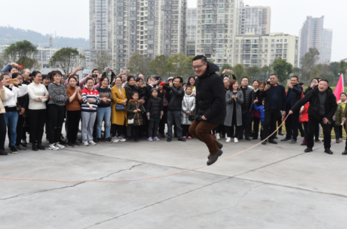 巴中市中心医院举行庆祝三八国际妇女节跳绳