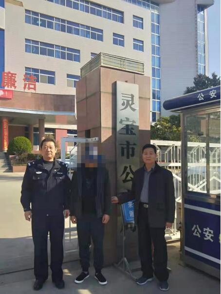 河南省灵宝市警方耐心劝归两名逃犯主动投案