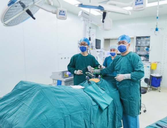 江苏南京：江北地区首例腹腔镜治疗食管裂孔疝手术完成